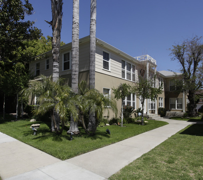 126 N Lamer St in Burbank, CA - Building Photo