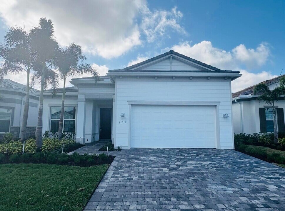 12312 Frontline Ln in Palm Beach Gardens, FL - Building Photo