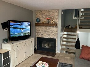 1660 City View Dr in Eagan, MN - Foto de edificio - Building Photo