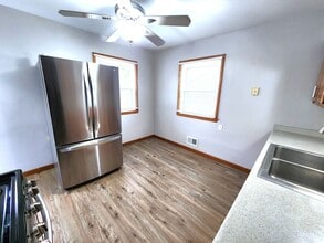 7707 W Palmetto Ave in Milwaukee, WI - Building Photo - Building Photo