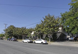 California Square Apartments in Salinas, CA - Building Photo - Building Photo