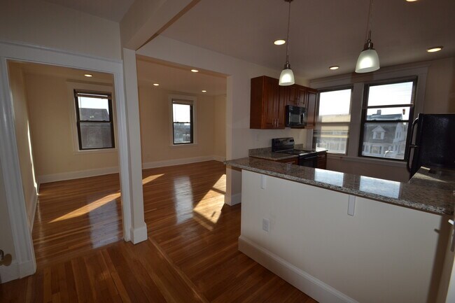 367 Broadway in Somerville, MA - Building Photo - Building Photo