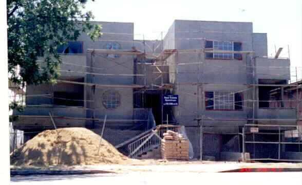 4915 Coldwater Canyon Av in Van Nuys, CA - Building Photo - Building Photo