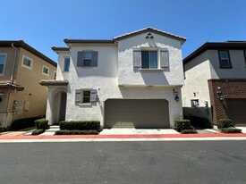 561 N Dolcetto Pl in Mountain House, CA - Building Photo