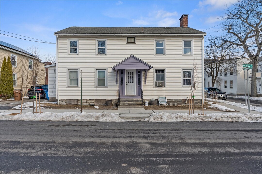 120 Prospect St in Kingston, NY - Building Photo