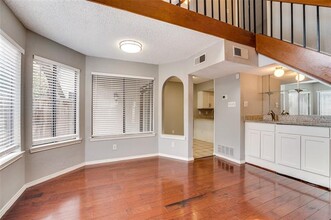 18040 Midway Rd in Dallas, TX - Building Photo - Building Photo
