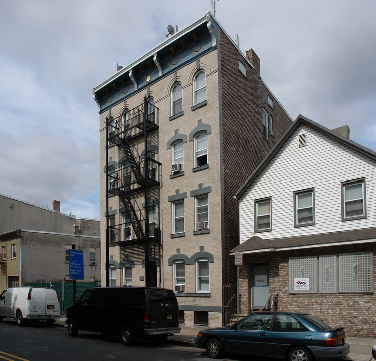 11 Van Buren St in Newark, NJ - Foto de edificio