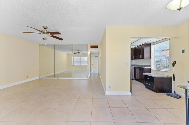 463 Flanders I in Delray Beach, FL - Building Photo - Building Photo