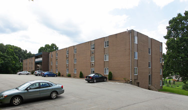 The North Main Apartments in Greensburg, PA - Foto de edificio - Building Photo