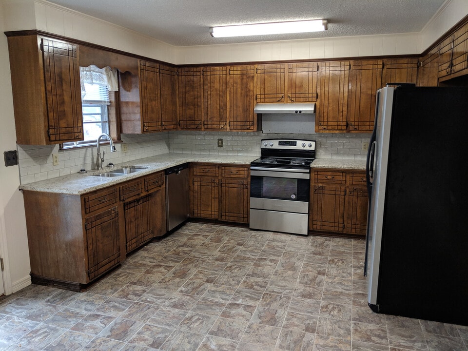 108 E Shore Dr in Russellville, AR - Foto de edificio