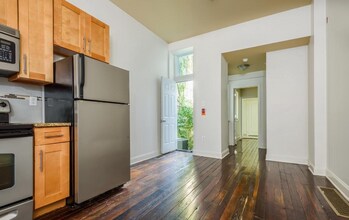 3830 Baring St, Unit 1 in Philadelphia, PA - Foto de edificio - Building Photo