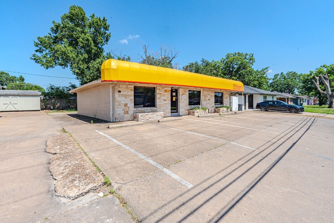 2125 Strawberry Rd in Pasadena, TX - Building Photo