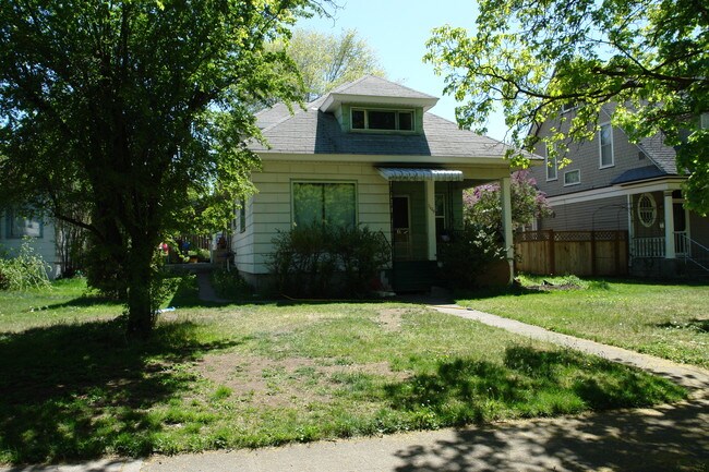 1109 W Nora Ave in Spokane, WA - Foto de edificio - Building Photo