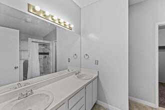 13806 Cambourne Dr in Pflugerville, TX - Foto de edificio - Building Photo