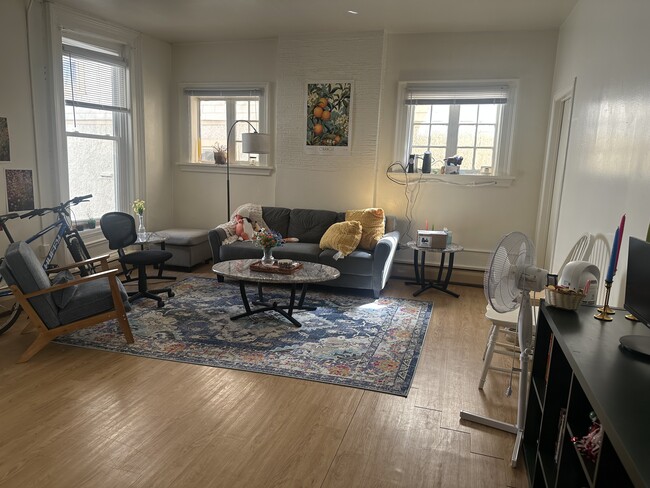 329 N Geneva St, Unit 1