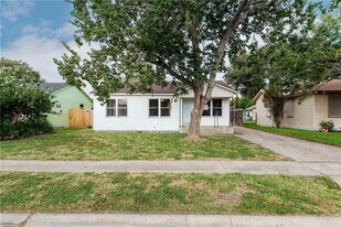 4429 Moravian Dr in Corpus Christi, TX - Building Photo