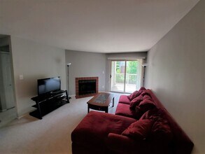 1715 Ascot Way Unit C in Reston, VA - Building Photo - Building Photo