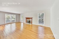 1245 Wild Rose Ln in Lake Forest, IL - Building Photo - Building Photo