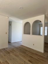 1038 S Kent Ct in Visalia, CA - Foto de edificio - Building Photo