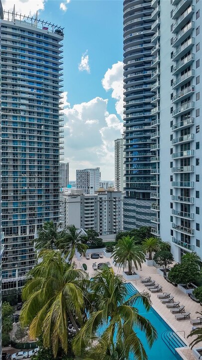 1060 Brickell Ave, Unit 1811 in Miami, FL - Building Photo