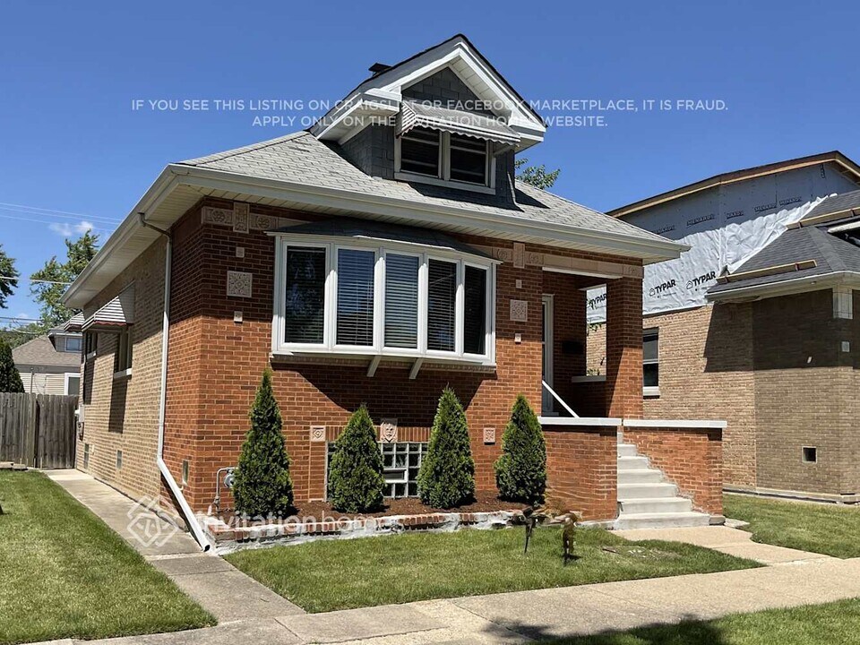 7938 W Elmgrove Dr in Elmwood Park, IL - Building Photo
