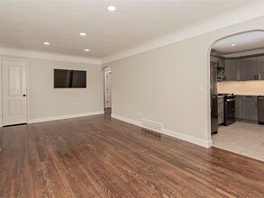 10693 Beechwood Dr in Kirtland, OH - Foto de edificio - Building Photo