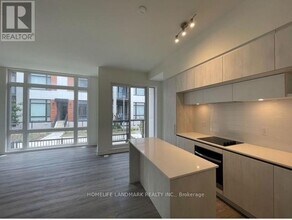 12 David Eyer Rd in Richmond Hill, ON - Building Photo - Building Photo