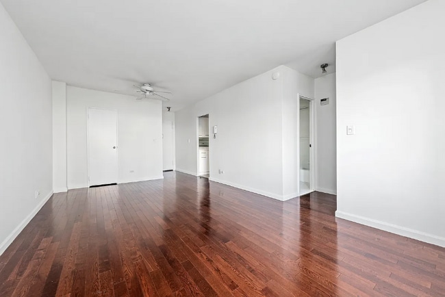 345 E 80th St in New York, NY - Building Photo - Building Photo