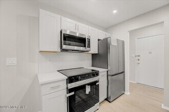 178 Amberly Dr in Englishtown, NJ - Building Photo - Building Photo