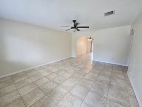 703 Riverside Dr in Greenacres, FL - Foto de edificio - Building Photo