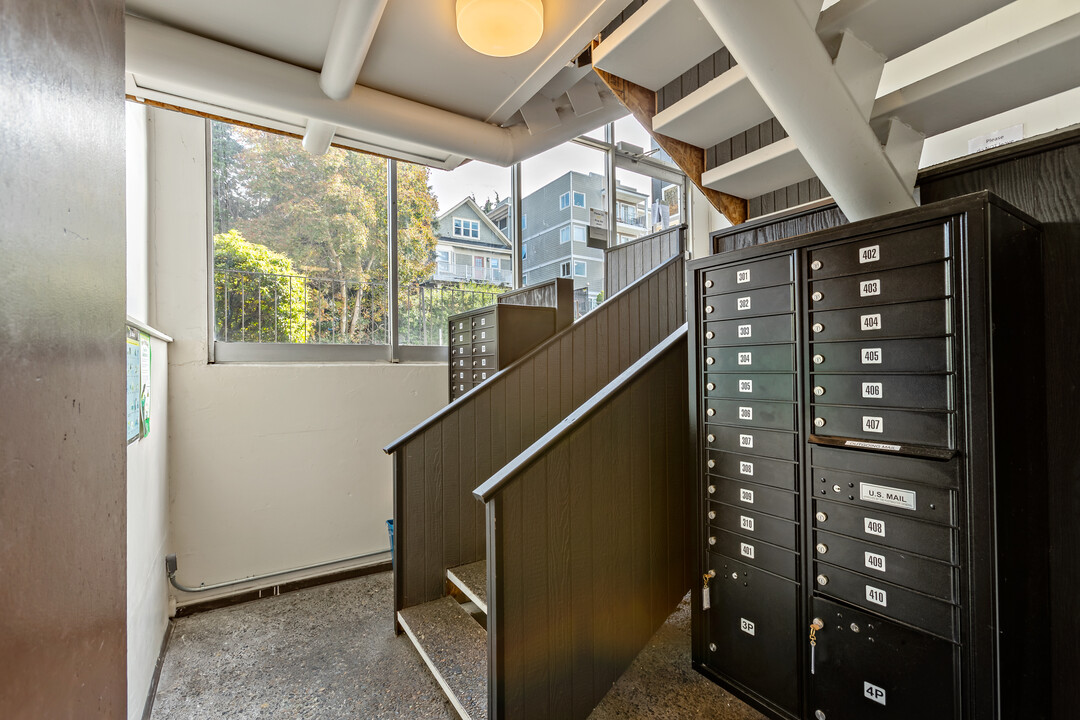 Ponderay Apartments in Seattle, WA - Foto de edificio