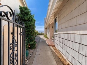 6923 Whitecap Dr in Carlsbad, CA - Building Photo - Building Photo