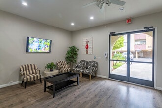 Alta Cima Apartment Homes in Escondido, CA - Foto de edificio - Interior Photo