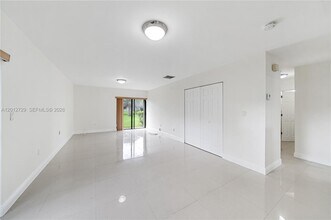 11000 SW 112th Ave in Miami, FL - Building Photo - Building Photo