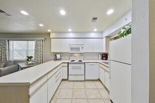 400 E Rockford Dr, Unit #104 in Branson, MO - Building Photo