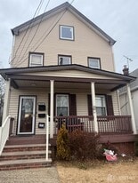 579 Florida Grove Rd in Perth Amboy, NJ - Building Photo