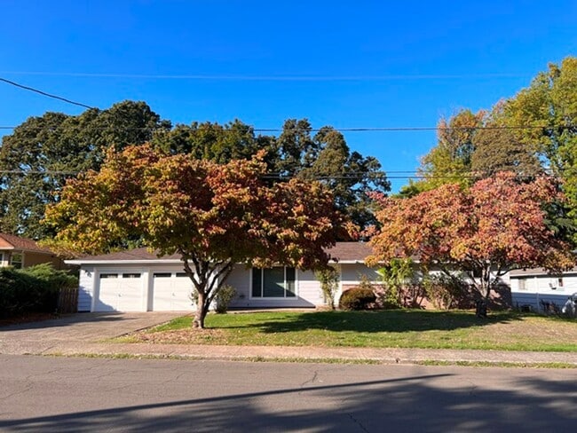 property at 1369 Hillendale Dr SE