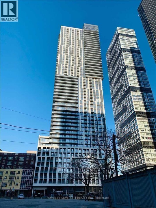 251-2251 Jarvis St in Toronto, ON - Building Photo