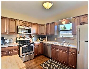 173 Lakeview Ct in Pewaukee, WI - Building Photo