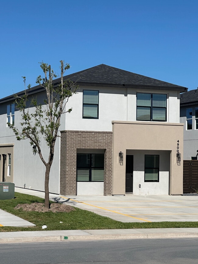 4900 Tyler Ave in McAllen, TX - Building Photo - Building Photo