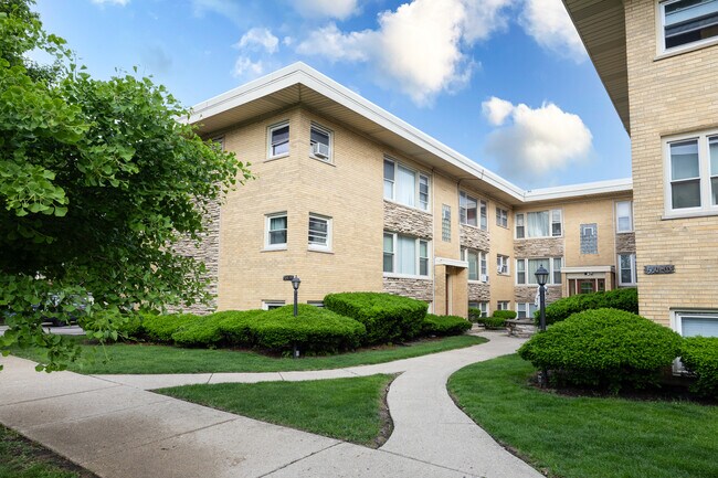 5457 W Edmunds St in Chicago, IL - Building Photo - Building Photo