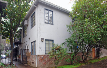 2216 H St in Sacramento, CA - Building Photo - Building Photo