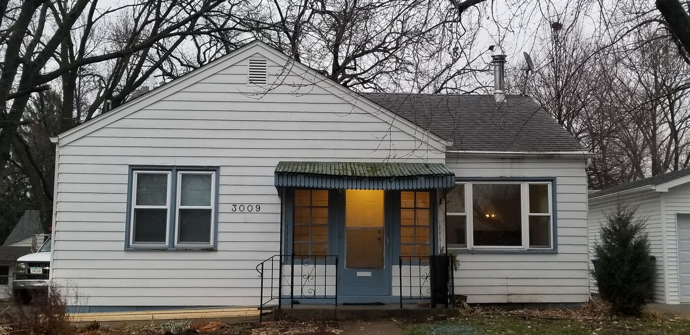 3009 47th St in Des Moines, IA - Foto de edificio