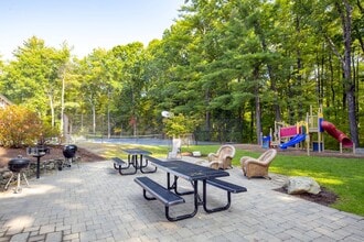 Dover Heights in Acton, MA - Foto de edificio - Building Photo