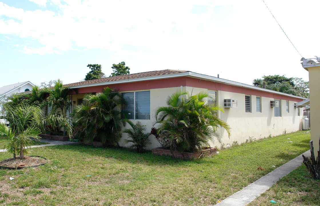 1938 Fillmore St in Hollywood, FL - Building Photo