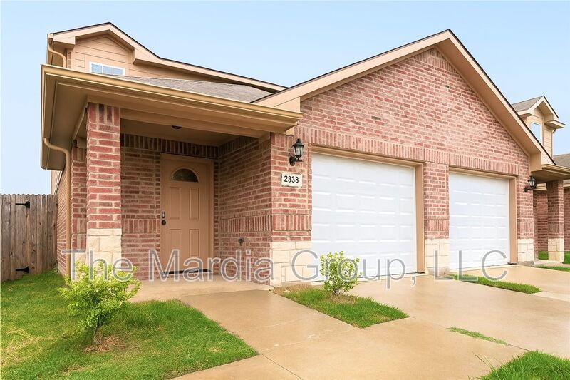 2347 Bloomfield Dr in Arlington, TX - Building Photo