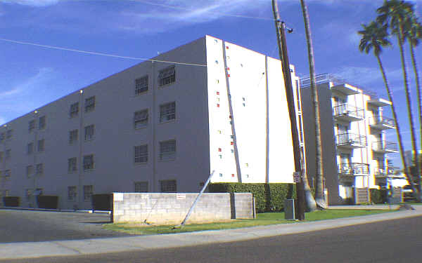 Metropolitan in Phoenix, AZ - Building Photo