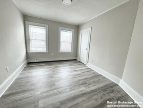 58 Burrell St, Unit 1 in Boston, MA - Building Photo - Building Photo