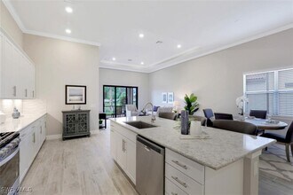 7253 Wilton Dr N in Naples, FL - Building Photo - Building Photo