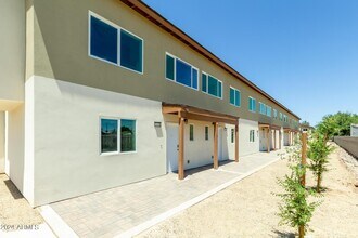 4911 West Myrtle Ave in Glendale, AZ - Building Photo - Building Photo